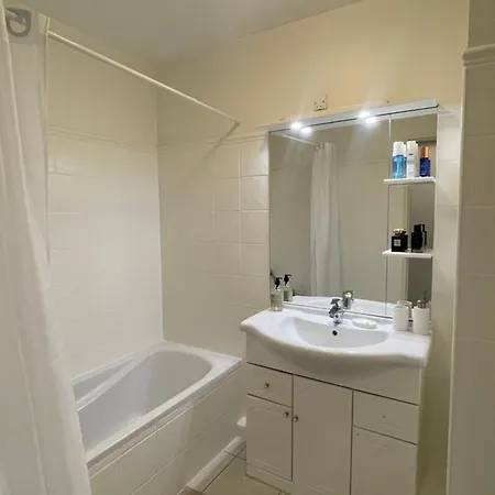 Beautiful Studio - Close To Beach Apartment
